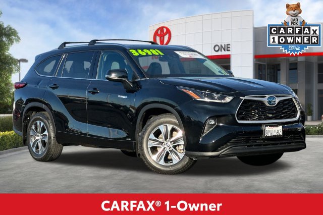 Certified 2021 Toyota Highlander XLE AWD/4WD image 2