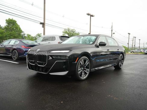 Used 2024 BMW 760i xDrive w/ Executive Package AWD/4WD image 3
