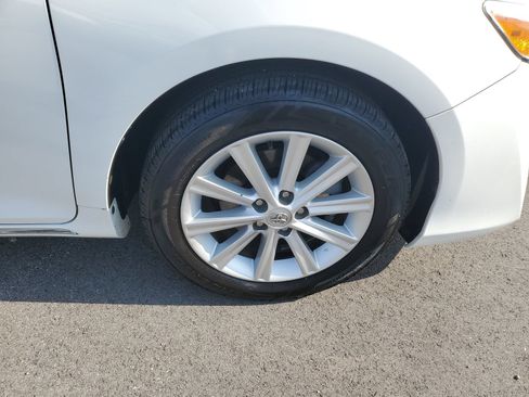 Used 2013 Toyota Camry XLE w/ Leather Pkg FWD image 5