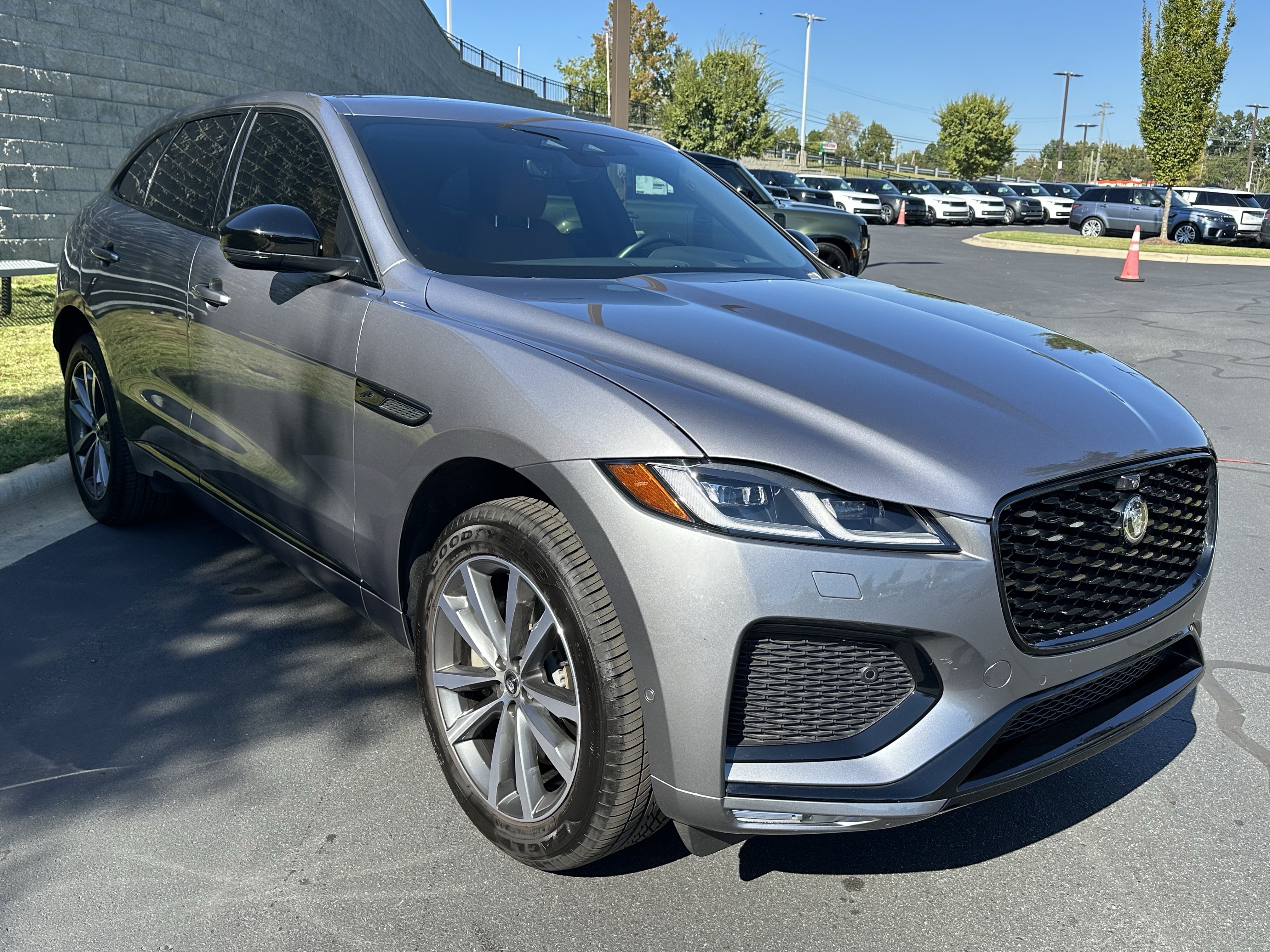 Certified 2026 Jaguar F-PACE R-Dynamic S AWD/4WD image 9