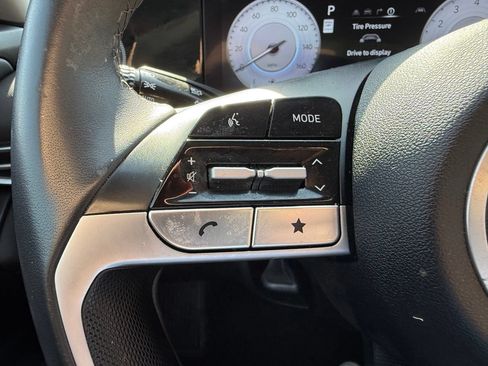 Used 2025 Hyundai Elantra SEL FWD image 12