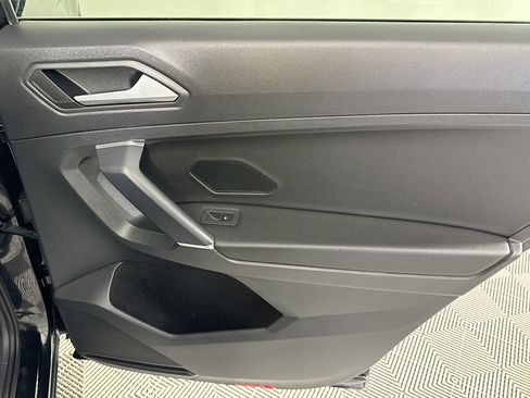 Used 2020 Volkswagen Tiguan SE w/ Panoramic Sunroof Package FWD image 27
