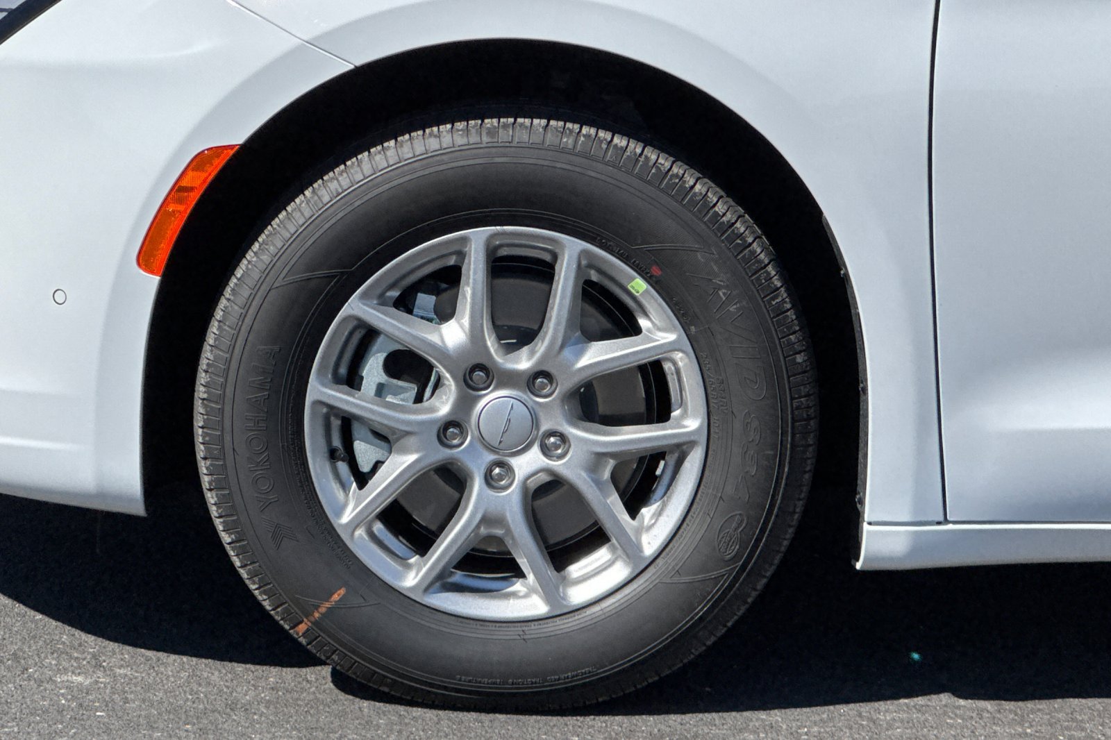 New 2027 Chrysler Pacifica Select FWD image 23