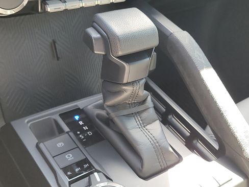 Certified 2024 Toyota Tacoma SR5 AWD/4WD image 24