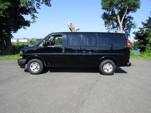 Used 2018 Chevrolet Express 2500 LS RWD image 3