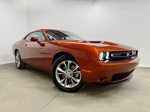 Used 2022 Dodge Challenger SXT image 6