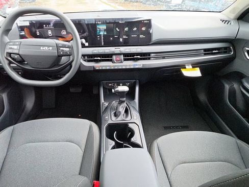 New 2026 Kia K4 FWD image 12