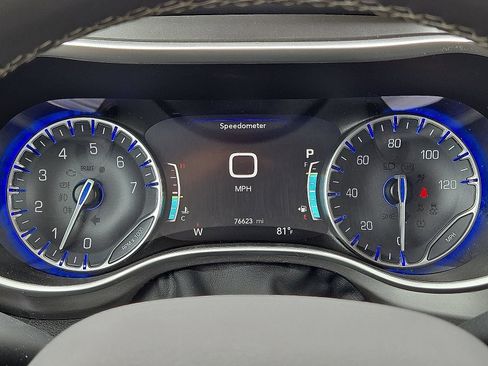 Used 2024 Chrysler Pacifica Touring-L FWD image 25