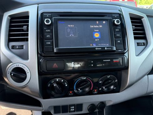Used 2014 Toyota Tacoma 4x4 Access Cab w/ SR5 Package image 17