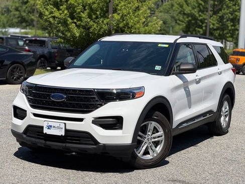 Used 2021 Ford Explorer XLT AWD/4WD image 1