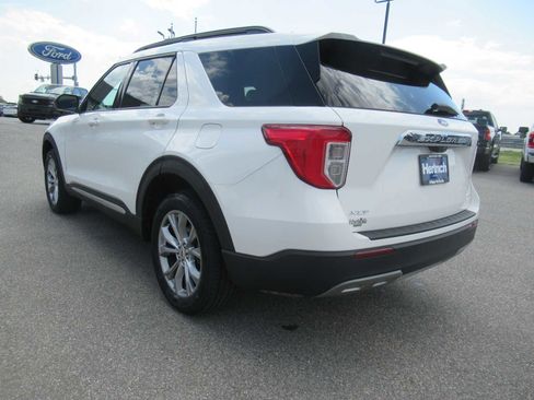 Used 2022 Ford Explorer XLT w/ Equipment Group 202A image 7