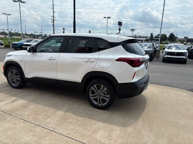 Used 2021 Kia Seltos LX AWD/4WD image 3