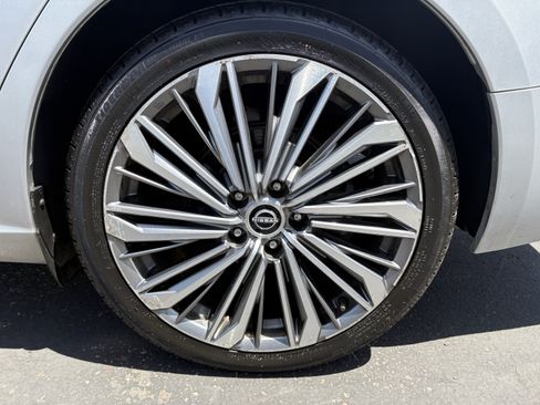 Used 2023 Nissan Altima 2.5 SL FWD image 12