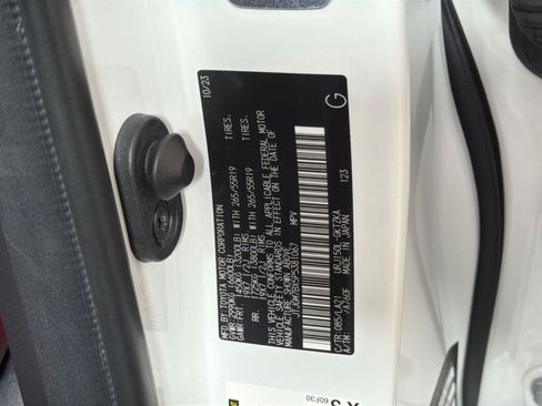 Used 2023 Lexus GX 460 Luxury w/ Sport Design Package AWD/4WD image 29