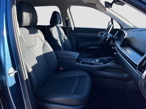 Certified 2025 Kia Sorento EX image 29