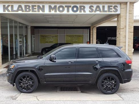 Used 2021 Jeep Grand Cherokee Laredo X AWD/4WD image 2