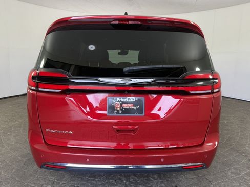 Used 2025 Chrysler Pacifica Select FWD image 6