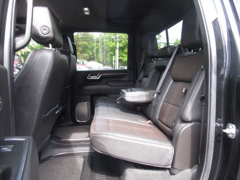 Used 2024 Chevrolet Silverado 3500 High Country w/ High Country Premium Package image 19