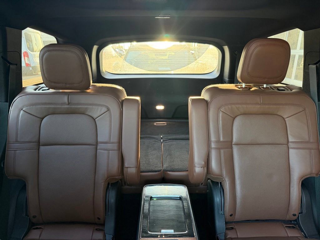 Used 2023 Lincoln Aviator Reserve w/ Equipment Group 201A AWD/4WD image 17