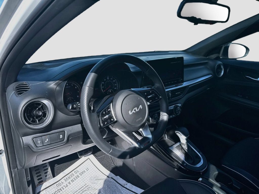 Certified 2023 Kia Forte GT-Line FWD image 9