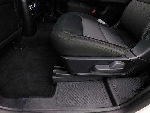 Used 2022 Ford Explorer XLT image 36