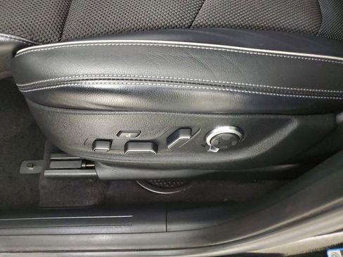 Used 2022 Genesis GV70 3.5T Sport image 25