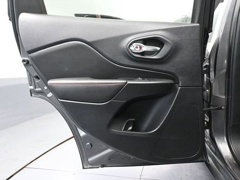 Used 2022 Jeep Cherokee Trailhawk image 35