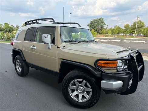 Used 2014 Toyota FJ Cruiser 4WD w/ Convenience Package image 14