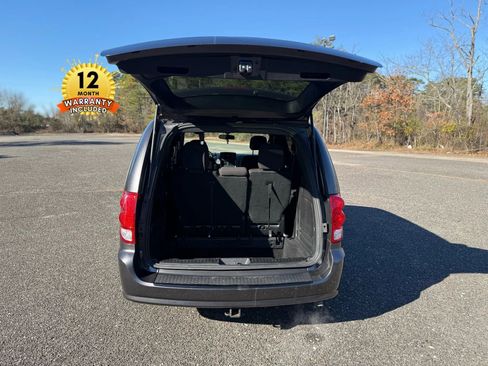 Used 2017 Dodge Grand Caravan SE image 20