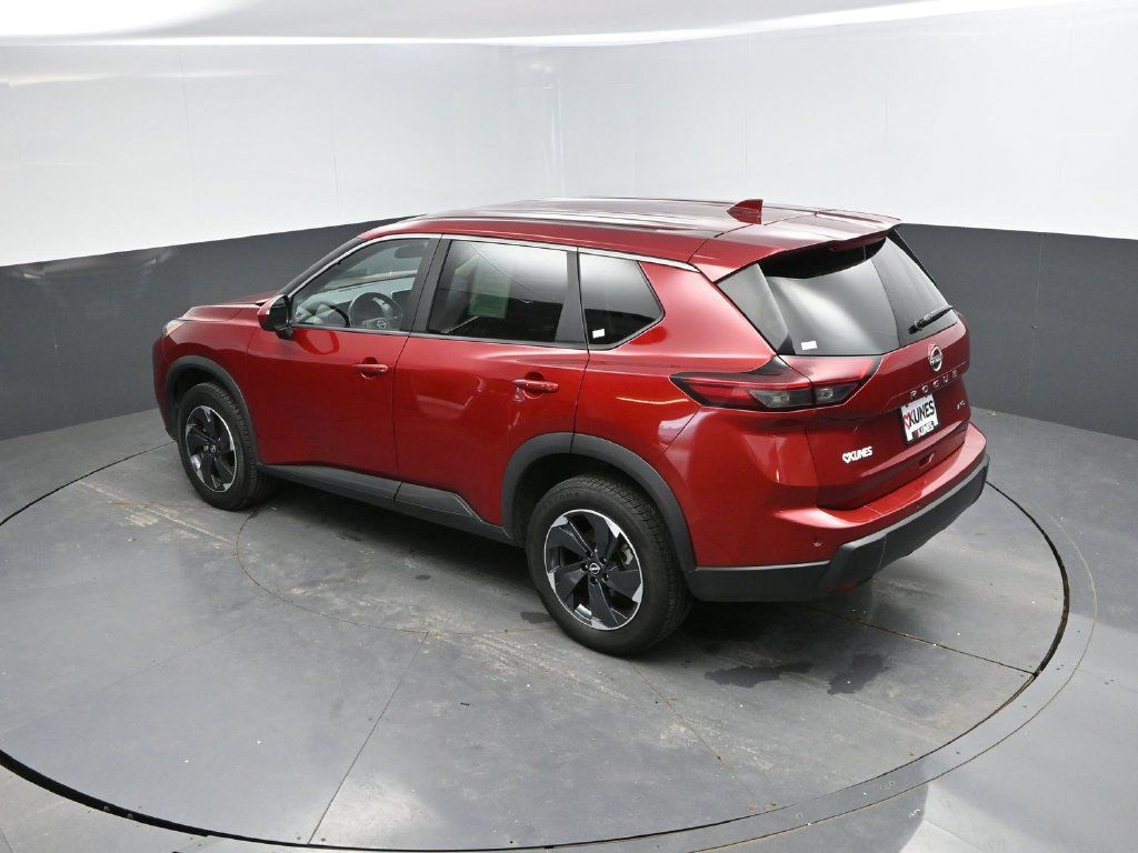 Used 2025 Nissan Rogue SV AWD/4WD image 24
