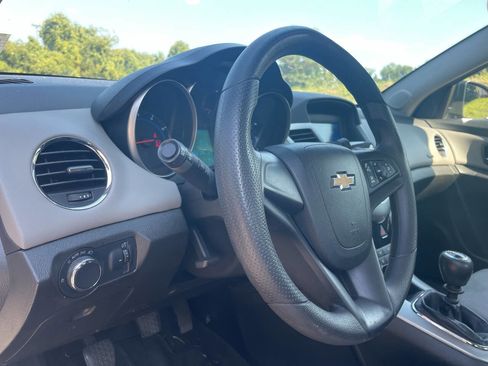 Used 2015 Chevrolet Cruze LS image 12