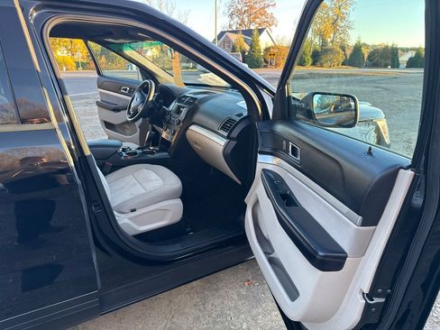 Used 2018 Ford Explorer BASE image 14