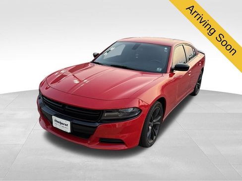 Used 2018 Dodge Charger SXT RWD image 1