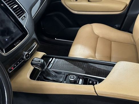 Used 2018 Volvo XC90 T6 Momentum w/ Convenience Package image 18
