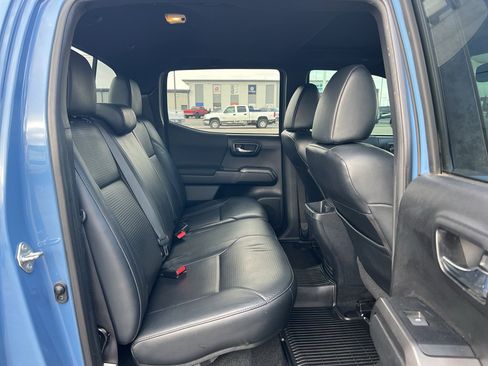 Used 2019 Toyota Tacoma TRD Off-Road image 17