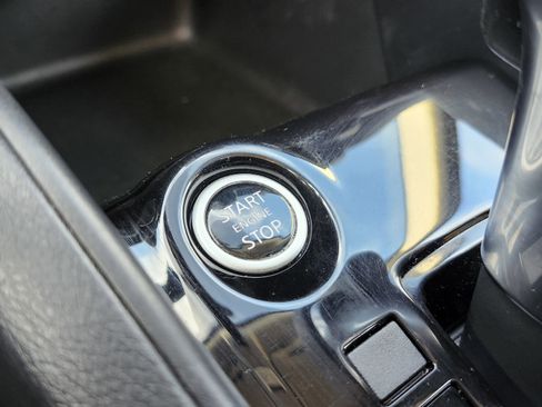 Used 2022 Nissan Kicks S image 8