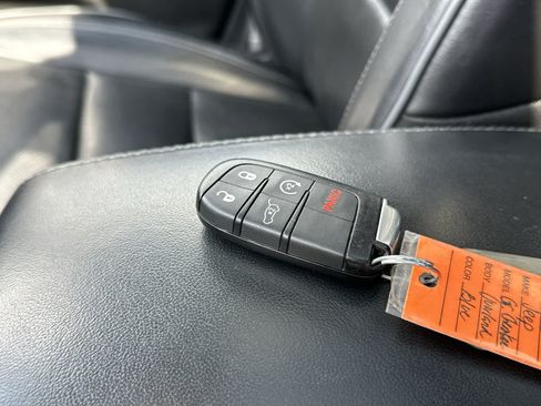 Used 2020 Jeep Grand Cherokee Overland AWD/4WD image 26