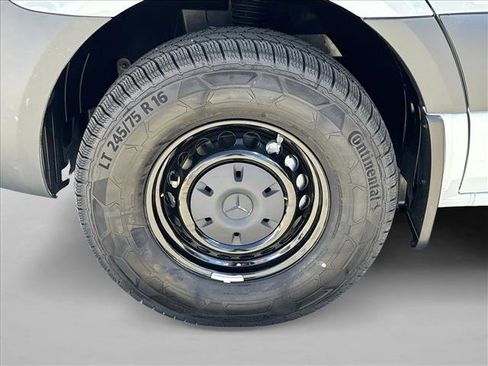 Used 2024 Mercedes-Benz Sprinter 2500 image 9