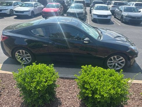 Used 2014 Hyundai Genesis 3.8 RWD image 10