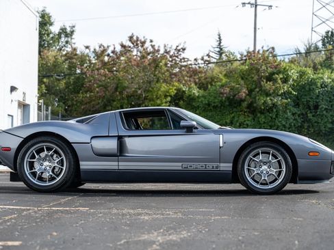 Used 2006 Ford GT image 9