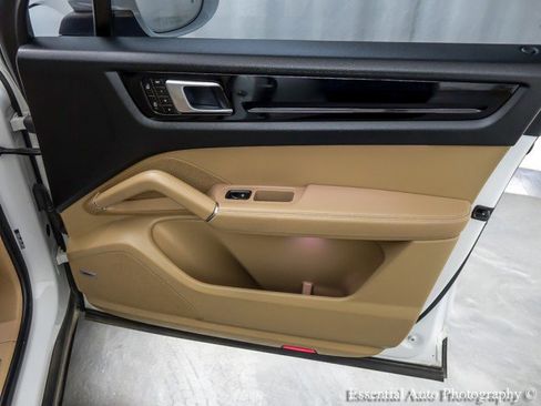 Used 2021 Porsche Cayenne E-Hybrid image 31