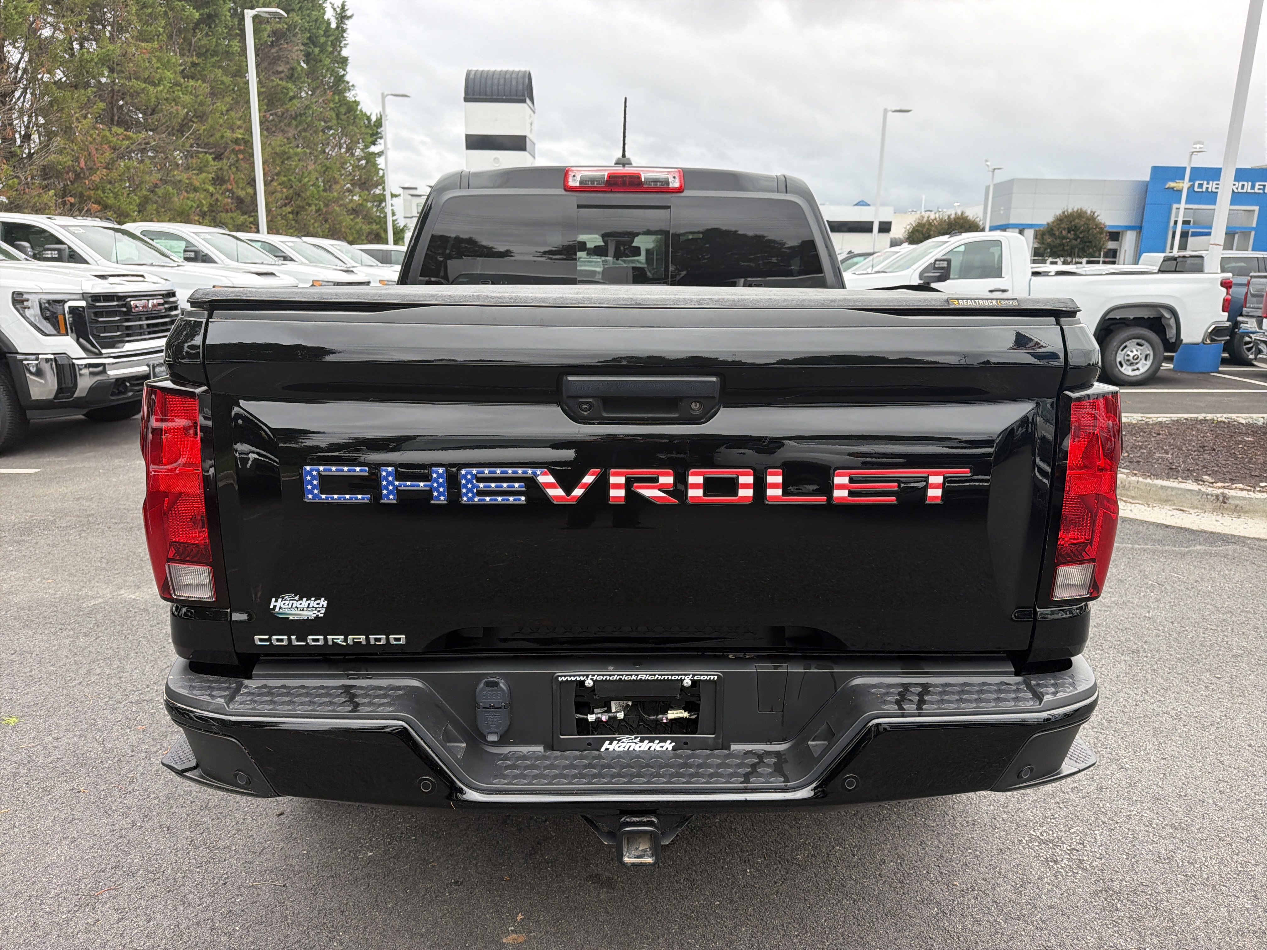 Used 2024 Chevrolet Colorado Trail Boss w/ Technology Package AWD/4WD image 9
