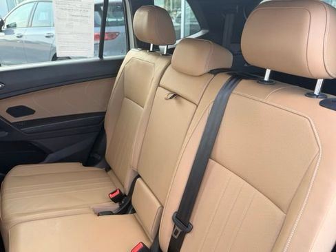 Certified 2022 Volkswagen Tiguan SE FWD image 12