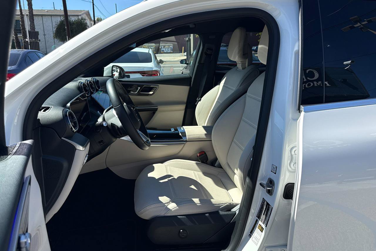 Used 2025 Mercedes-Benz GLC 350e 4MATIC image 18