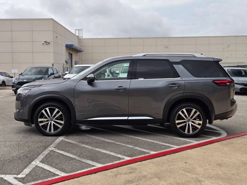 Used 2025 Nissan Pathfinder Platinum w/ Cargo Package FWD image 6