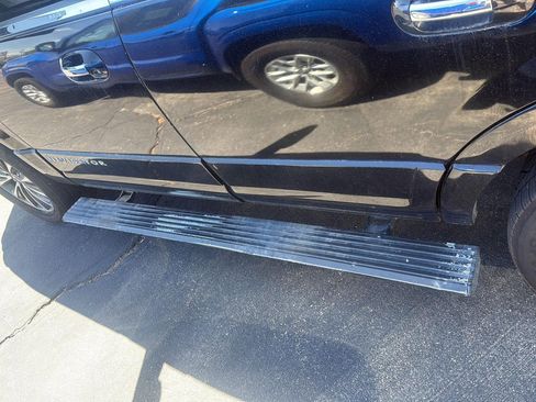 Used 2016 Lincoln Navigator Select AWD/4WD image 9