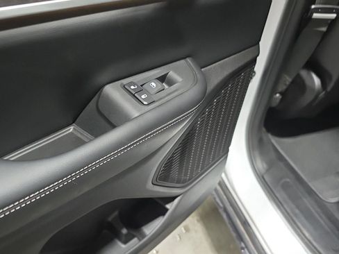 Used 2024 Jeep Grand Cherokee Limited image 23