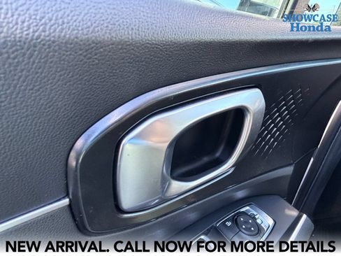 Used 2022 Kia Sorento LX FWD image 8