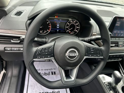 Used 2024 Nissan Altima 2.5 SV FWD image 18