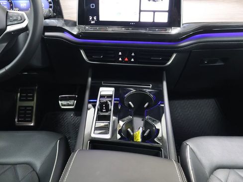 Used 2025 Volkswagen Atlas SEL Premium R-Line image 20